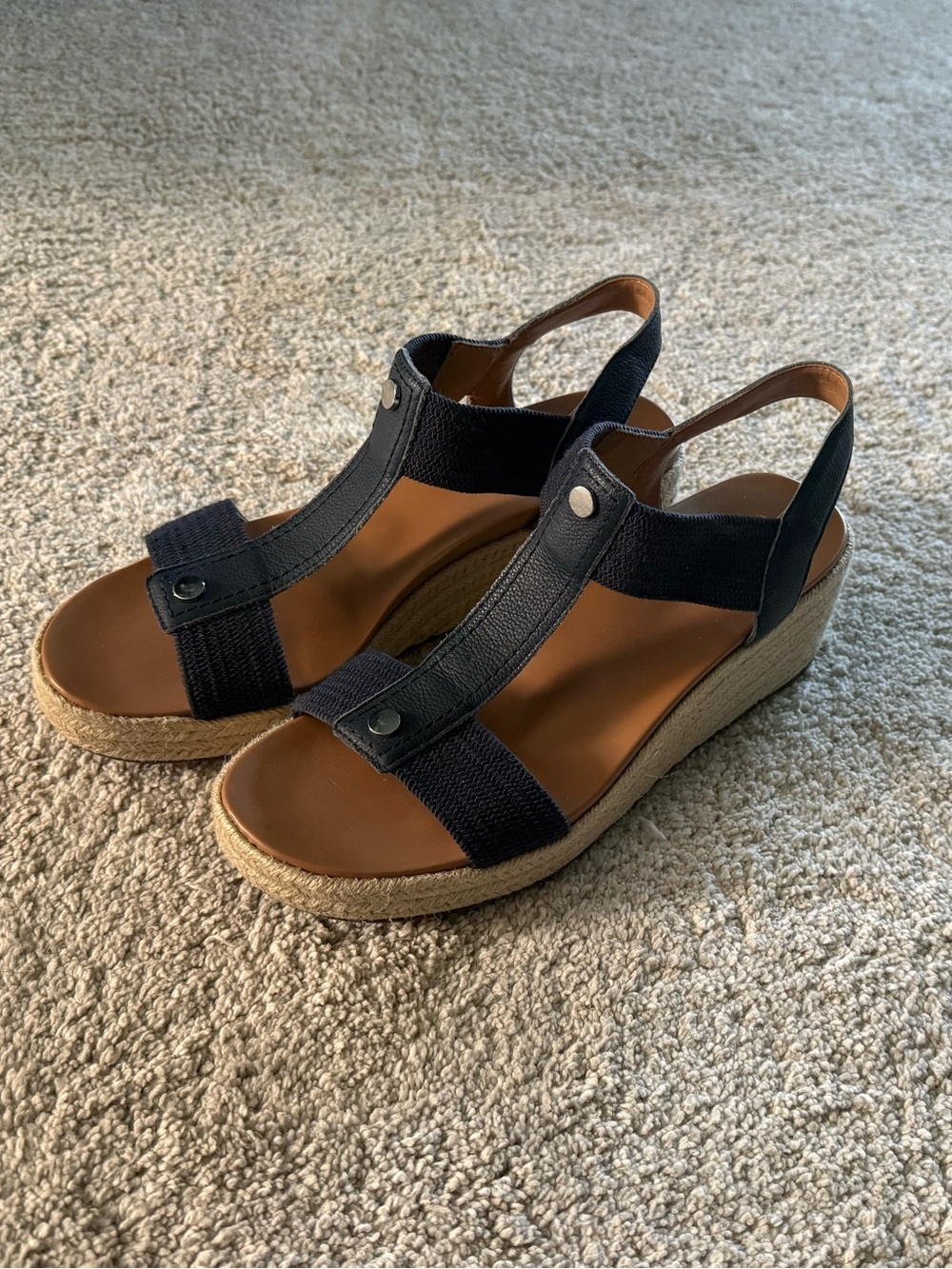 Women’s Vionic Wedge Sandals with Elastic T-Strap - Size 8.5